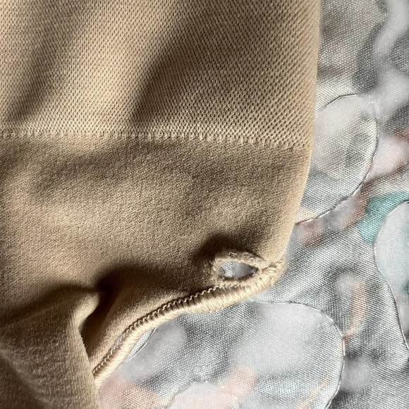 SKIMS Women's Seamless Sculpt Thong Shapewear - Beige - Size Small - Picture 2 of 5